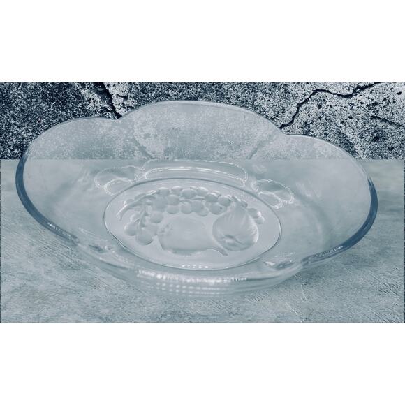 Mikasa Set of 4 Clear Crystal Bowls Grapes and Figs 7.25” L x 5” W x 2”T - Picture 5 of 7